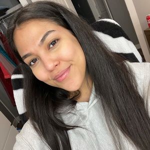 Meet your Posher, Paola